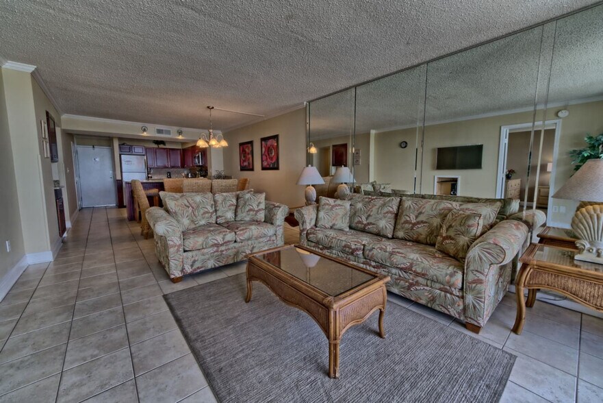 Building Photo - 7205 Thomas Dr