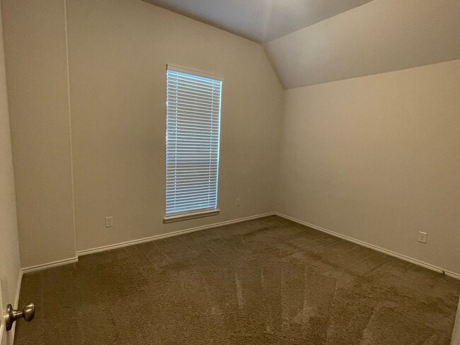 Building Photo - 4 Bedroom/3 Bath Kallinson Ranch Subdivision