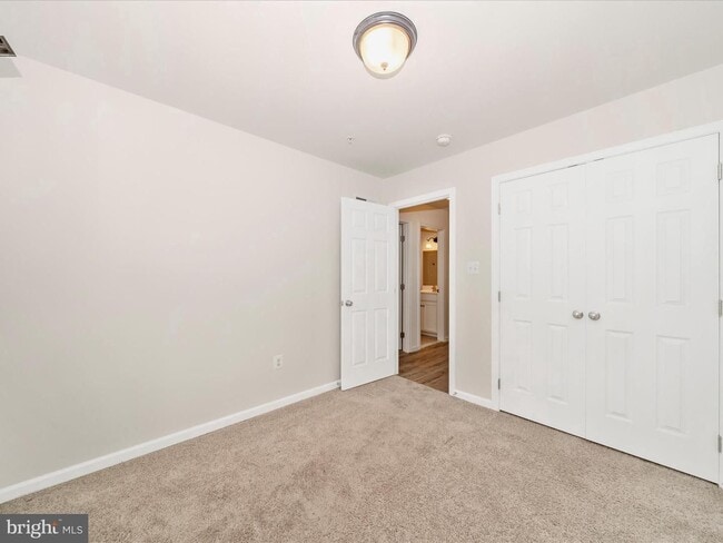 Building Photo - THREE LEVEL TOWN HOUSE IN KELLERTON