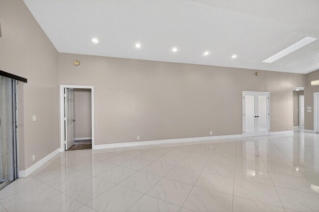 Building Photo - 7891 Sailing Shores Terrace