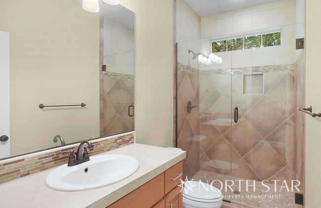 Building Photo - Beautiful Craftsman in Lake Oswego
