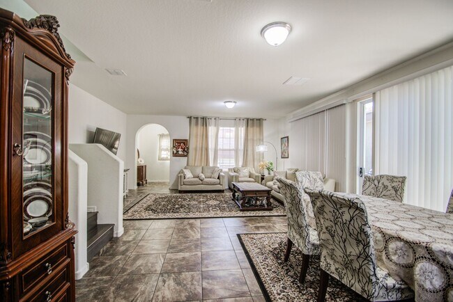 Building Photo - Cooley Station Stunning 3 bedroom!