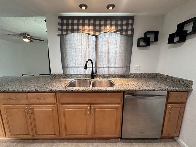 Building Photo - Lemooore home coming soon!