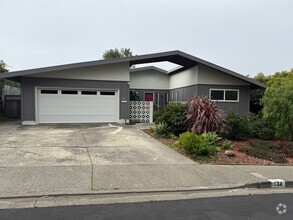 Building Photo - THREE BEDROOM /  TWO BATH HOME WITH FAMILY...