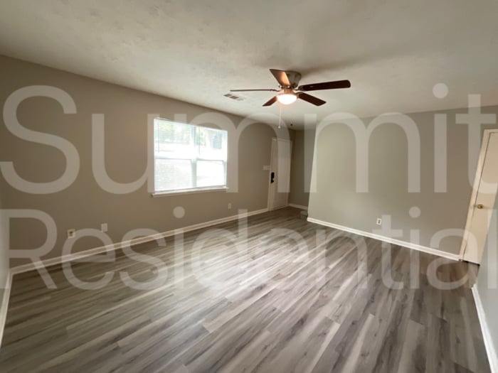 Building Photo - 5950 Stonewall Dr