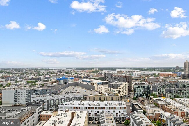 Building Photo - 1115 N American St