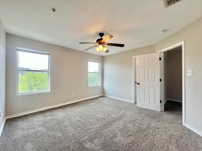 Building Photo - 3 bed 2.5 bath conner townhome $1,345