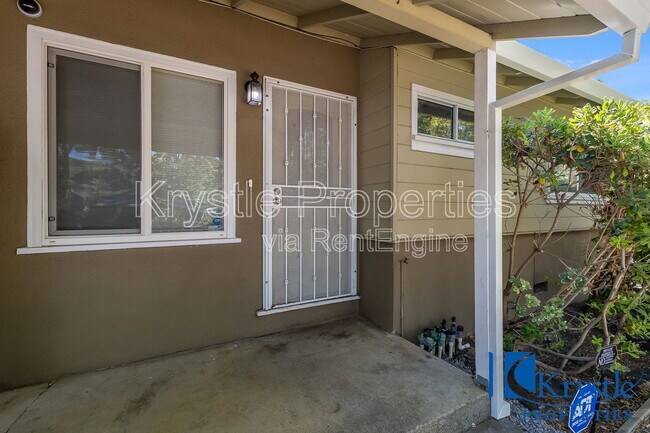 Building Photo - 126 Lain Dr
