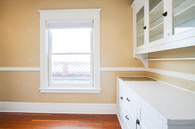 Building Photo - Beautiful and Spacious Studio in Fantastic Location Ready Mid-May!