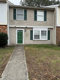 Building Photo - 3-Bedroom, 1.5 Bathroom Townhome at Magrud...