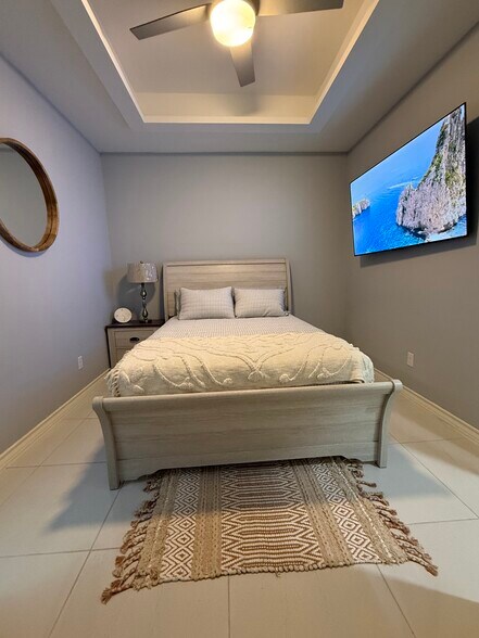 Building Photo - 2417 Indian Creek Ave