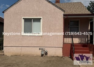 Building Photo - Centrally Located - 3 Bedroom/1.5 Bath Hou...