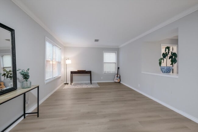 Building Photo - 834 Quitman Oak