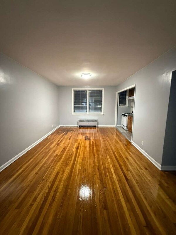 Building Photo - 4 Chestnut St