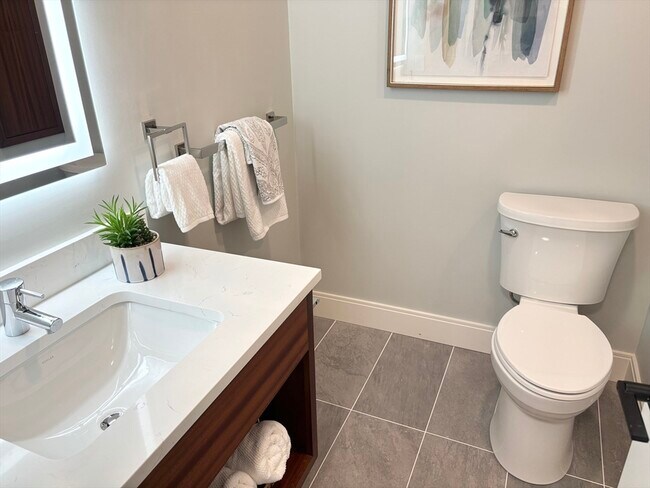 Building Photo - 1391 Main St