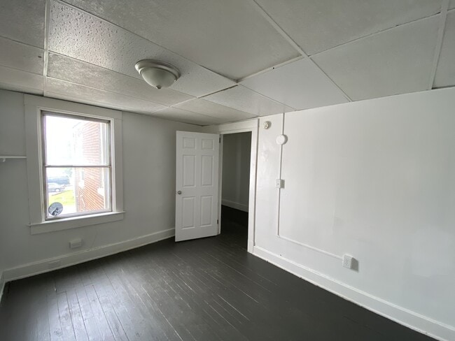 Building Photo - 909 E Philadelphia St