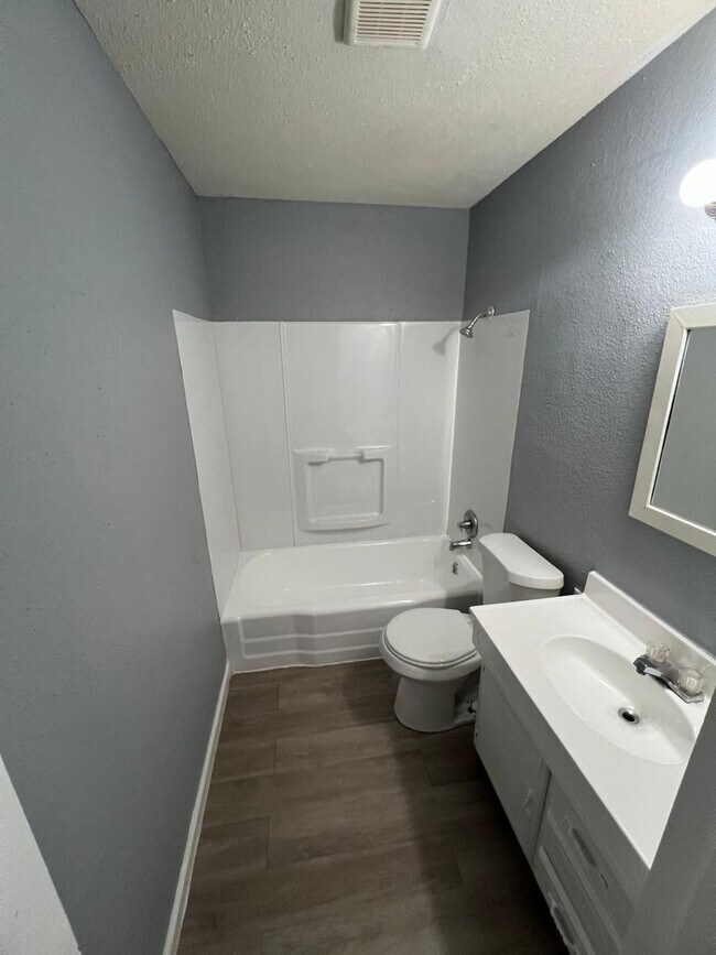 Building Photo - $0 First Month's Rent / $0 Deposit at Move-in