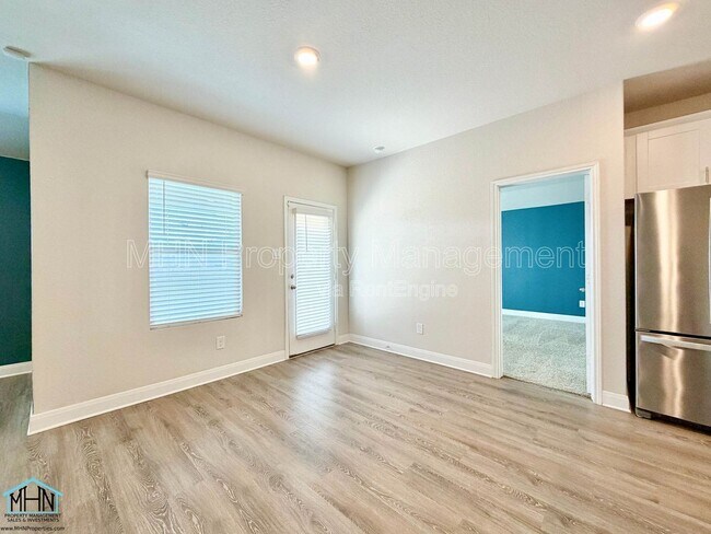 Building Photo - 1405 Redwood Crk