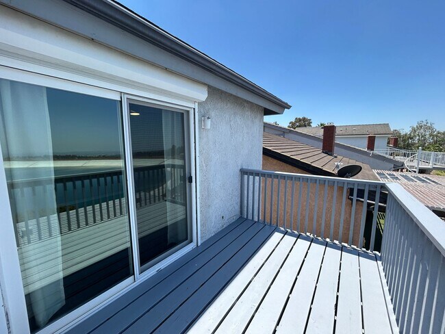 Building Photo - Dazzling Lake Summit Lake View Single Family Home!