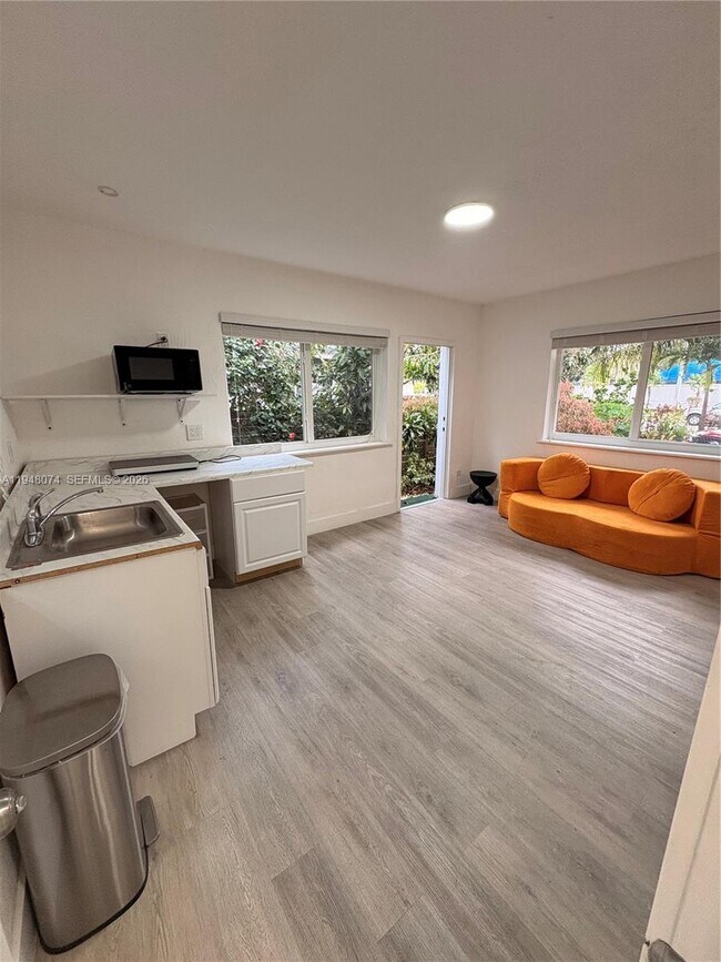 Building Photo - 675 NE 159th St