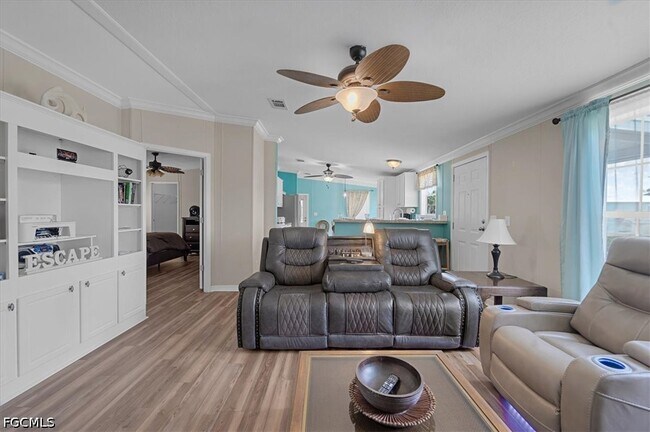 Building Photo - 701 Coral Dr