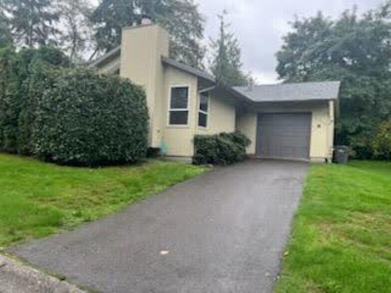 Front & Garage - 12719 NE 83rd Ct