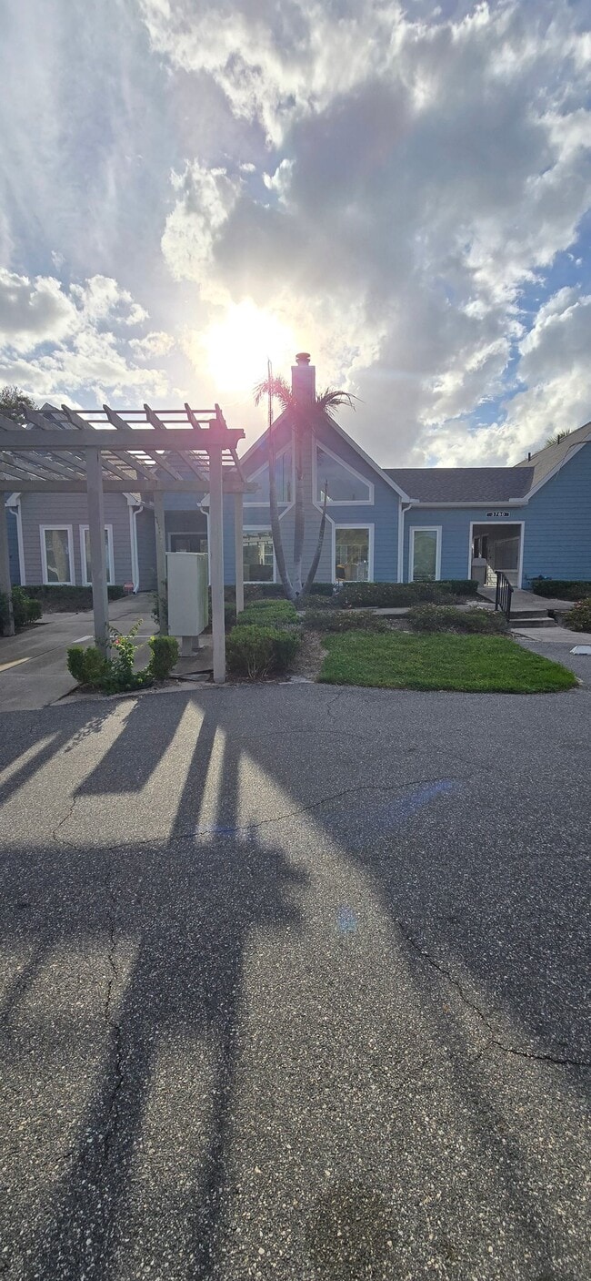 Building Photo - 3700 Idlebrook Cir