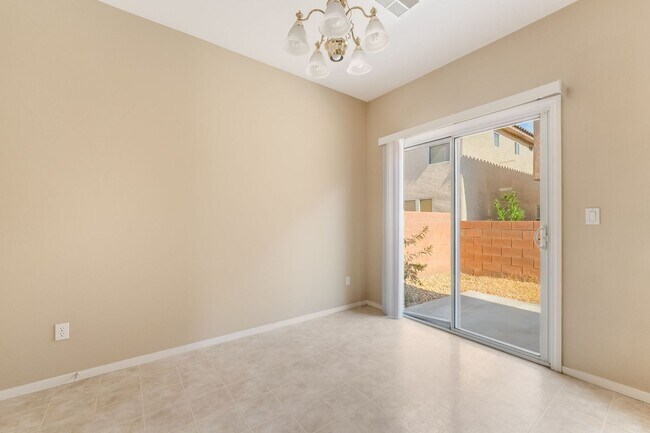 Building Photo - Comfortable Living Near City Conveniences!