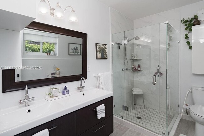 Building Photo - 1110 NE 100th St