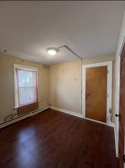 Building Photo - 239 Quinnipiac St