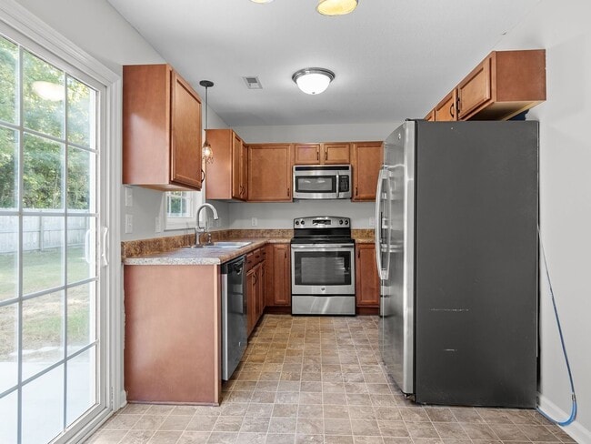 Building Photo - Welcome to Clymer Court!