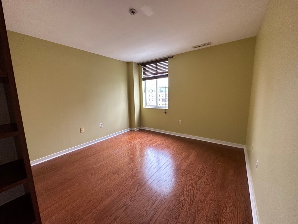 Building Photo - 6 Canal Park