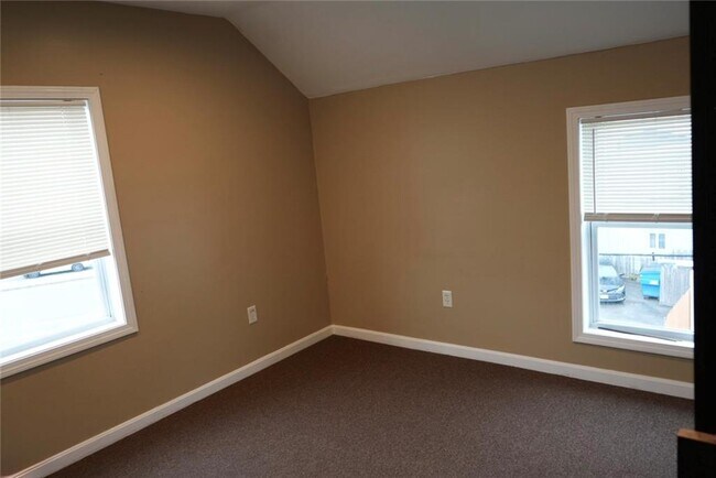 Building Photo - 13 Tweed St