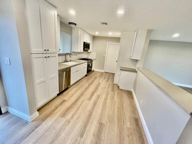 Building Photo - 1243 Able Cir