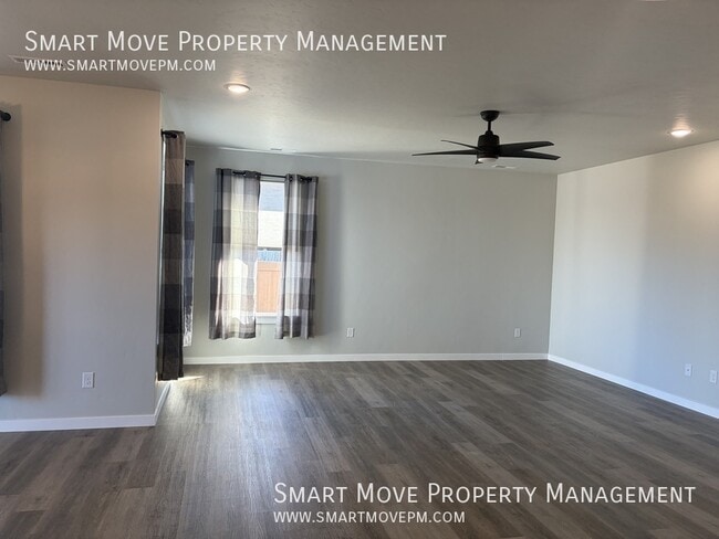 Building Photo - 10000 W La Jolla Dr