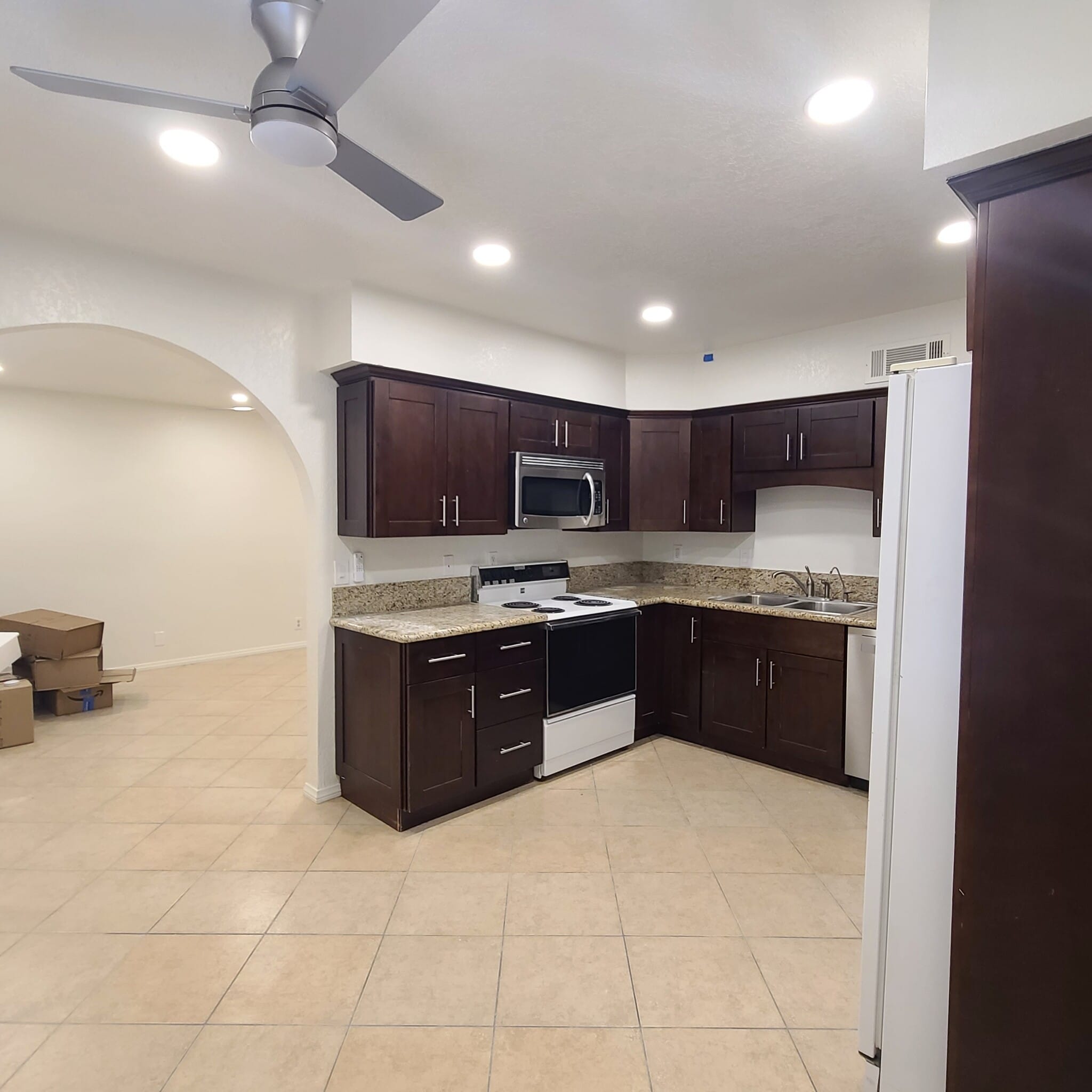 Building Photo - 261 Cottonwood Dr