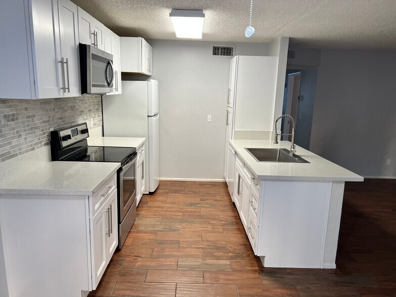 Building Photo - 5236 W Peoria Ave