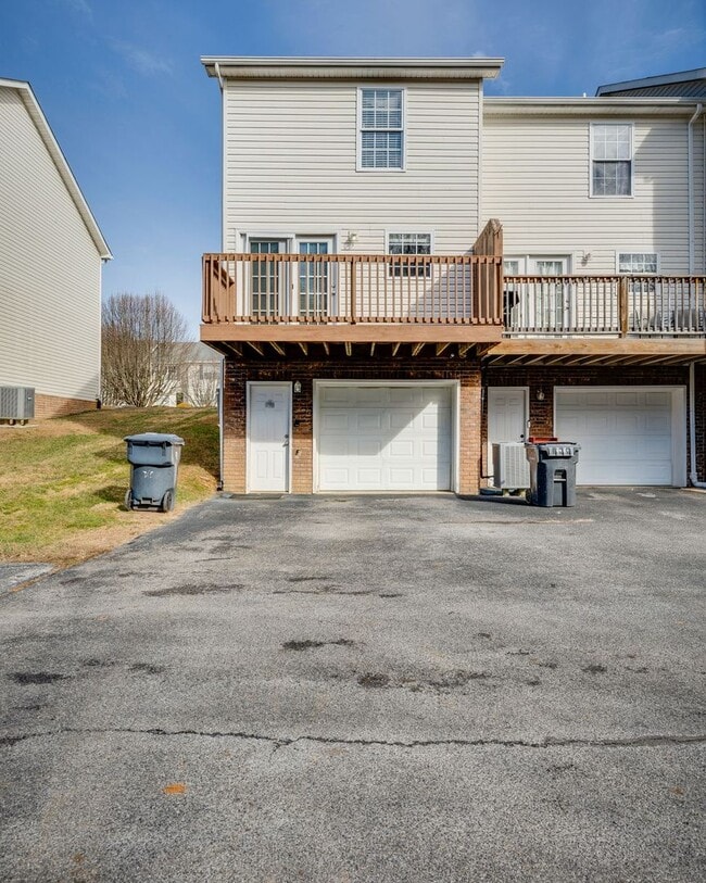 Building Photo - Now Available | 2 Bedroom 2.5 Bath | Bristol, TN