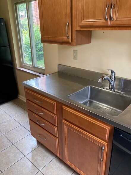 Building Photo - 709 Vallevista Ave