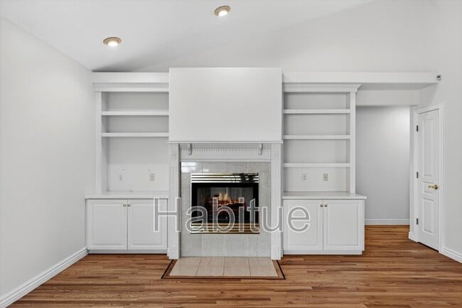 Building Photo - 393 E Trailside Dr