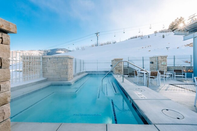 Building Photo - 2752 W High Mountain Rd