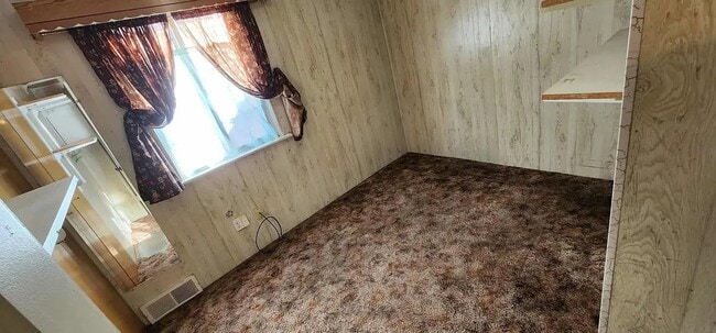 Building Photo - Quaint, single family home close to ISU