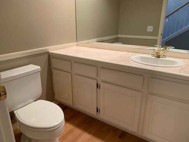 Building Photo - Location location 4 bedroom, 2.5 bath in t...
