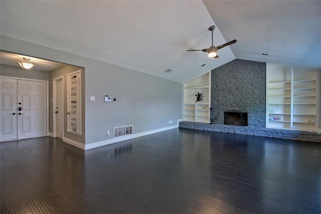 Building Photo - 8502 Danville Dr