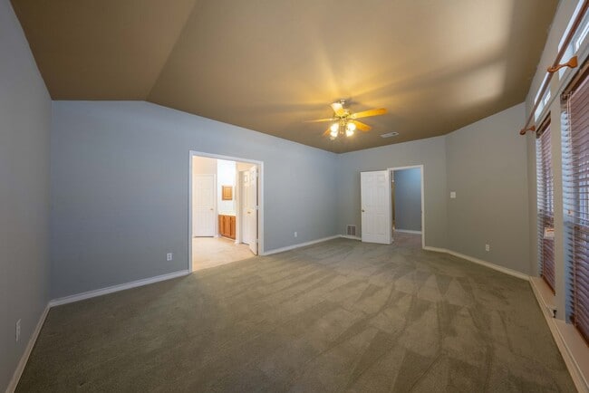 Building Photo - 1435 Bluff Forest