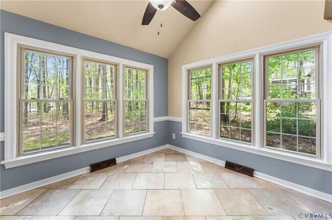 Building Photo - Spacious 5 Bedroom Home for Rent – Great Location!