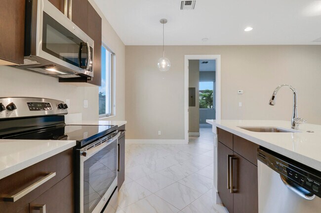Building Photo - 5029 Grandiflora Rd