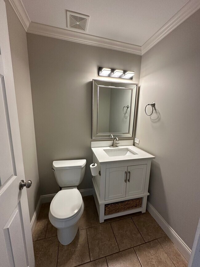 Building Photo - 1258 Lasser Dr