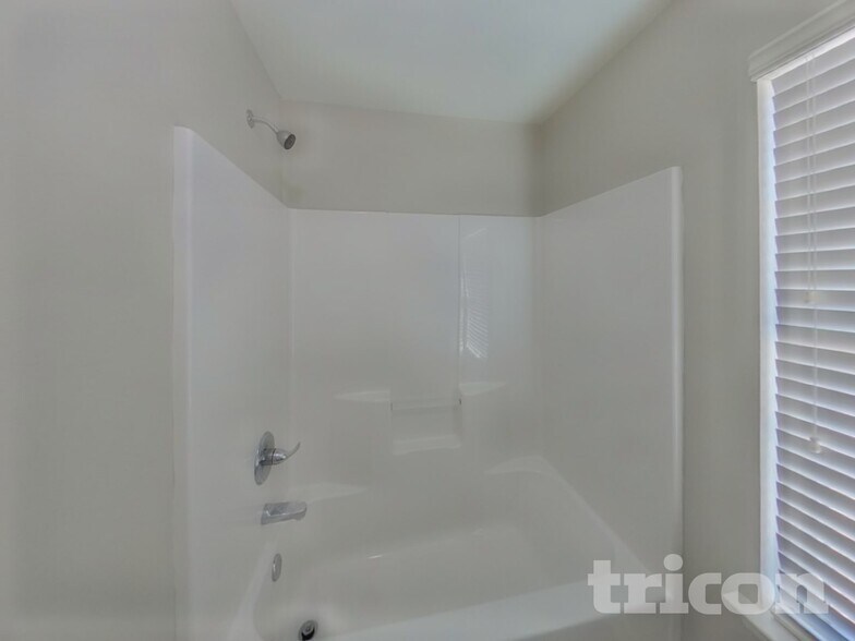 Building Photo - 671 Massey St