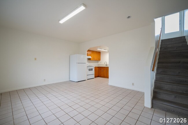 Building Photo - $2,200 /  2 Bed/ 1 Bath Spacious Duplex Centrally Located in Pearl City (Waiawa)